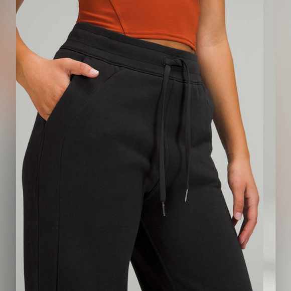 Lululemon Scuba Relaxed High-Rise Jogger
Black - Picture 2 of 9